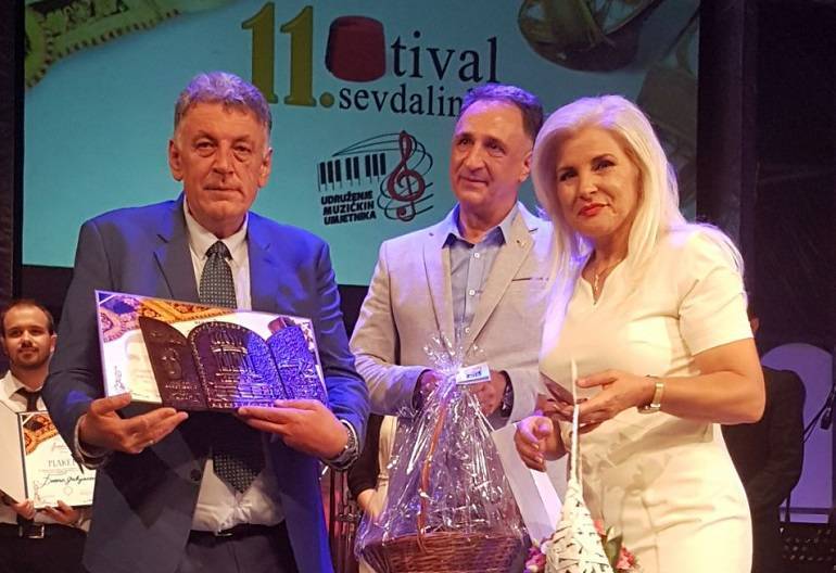 VEČE SEVDALINKI Ringo Hamidović oduševio Beograđane izvođenjem pesme Safeta Isovića (VIDEO) 2 009d3cb963810aba426c6748a148e2d911a4a06b