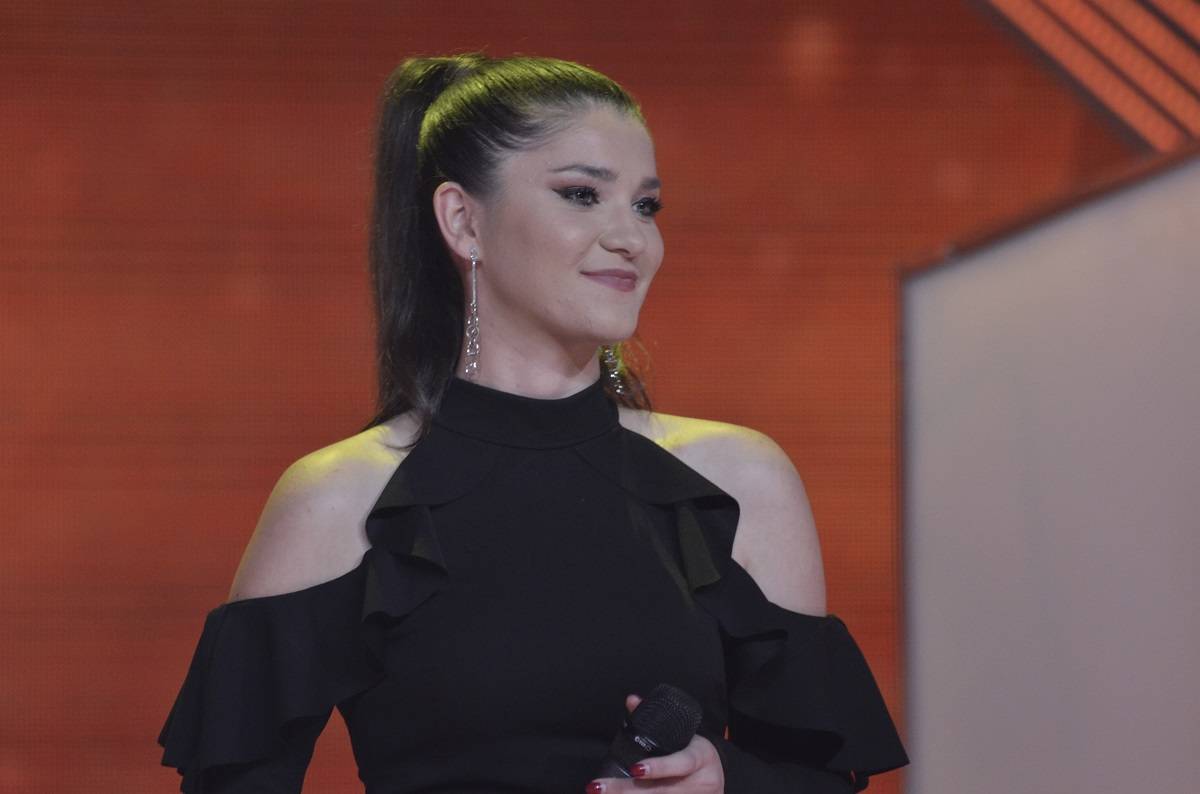 HAOS Posle svađe Viki i Ana se takmičile u pevanju, a pobedila je... (FOTO) 2 00a7ce97ddbd8857d43f73f8dce621db64c88780
