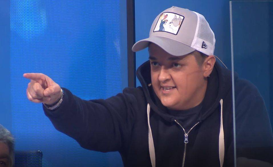 SITUACIJA IZMAKLA KONTROLI: Popović LEGAO NA SCENU, žiri se ne smiruje! (VIDEO) 5 00e81983511140640b318cf2bb80977c1b8e45df
