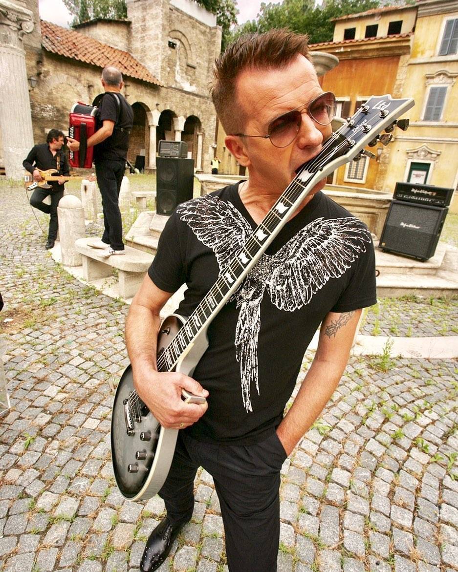 Šta ti je sudbina: Još kao dete ZNAO JE DA ĆE BITI POZNAT! (FOTO) 3 0117a49885d528cd7a7bd74bf3f56b6d43551250