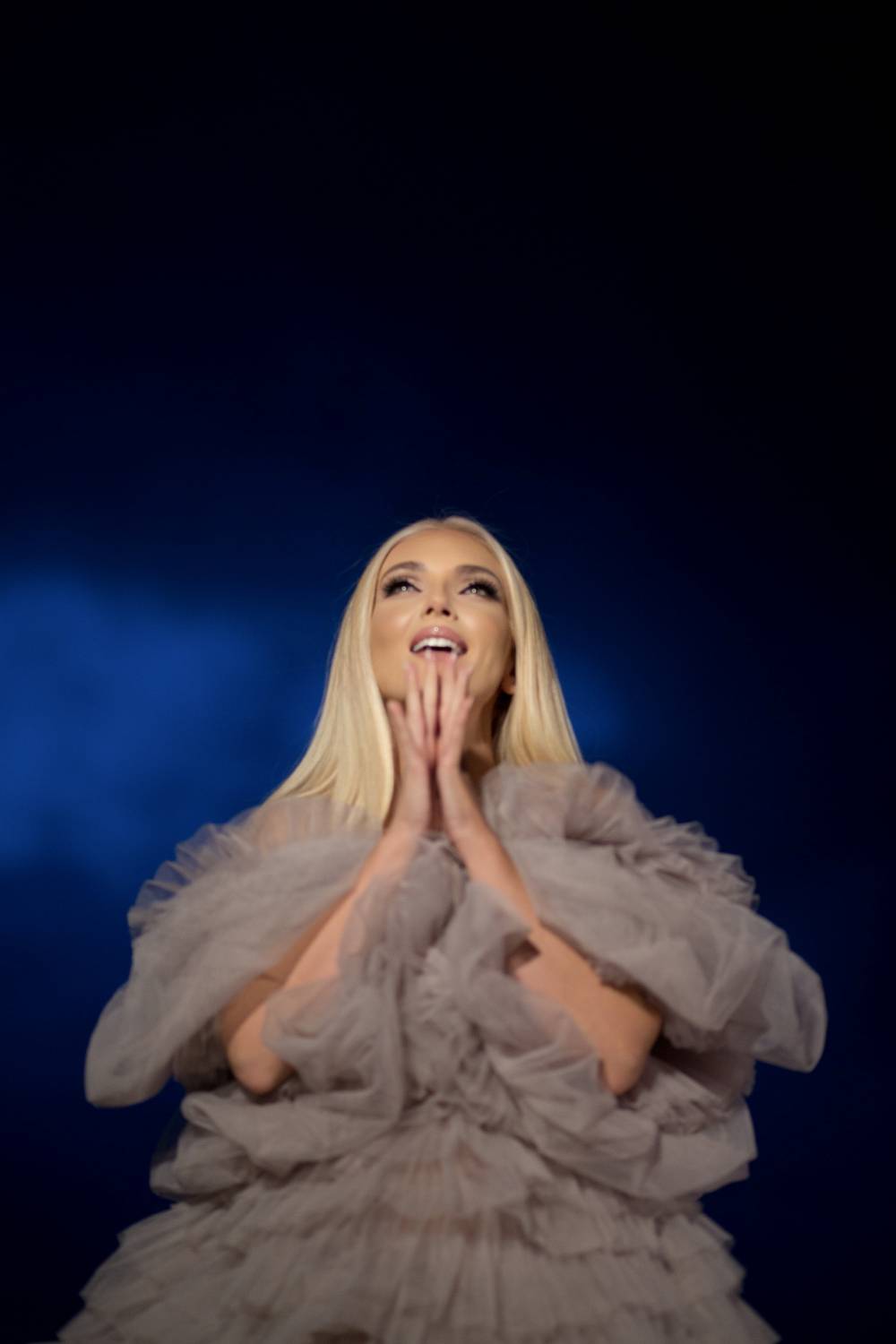 Nikolina Kovač objavila NOVU PESMU i SPOT: Komentari pršte, fanovi joj poručili: "OVO JE PERFEKTNO" (VIDEO) 4 01663a02fa7d15a1b1d1a7327c5944739bfb5116