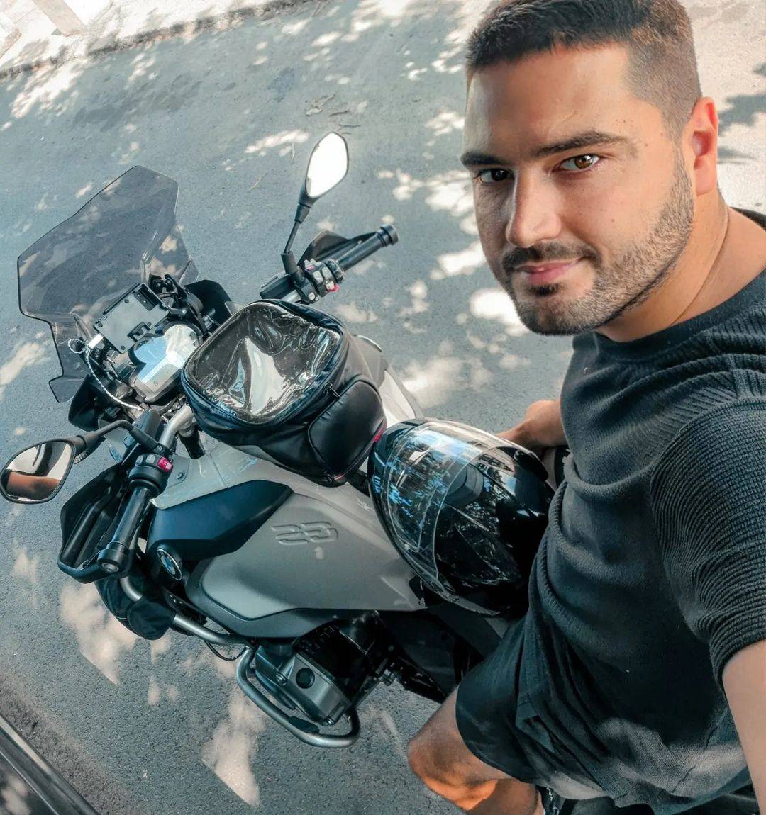 Pevač nije klasičan BAJKER: ''Na motor uvek sedam sa STRAHOM'' 3 02e010c9ed2111882e0e2dc9779f477fc14a2a03