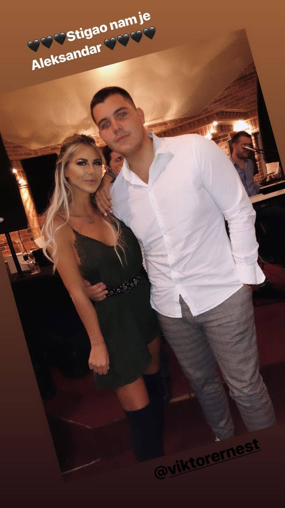 ŽURKA KOD ŽIVOJINOVIĆA: Filip slavio do zore rođenje sina Aleksandra (FOTO) 2 03cc61d2f997dfb28acff8ce3b6916a851e2b376
