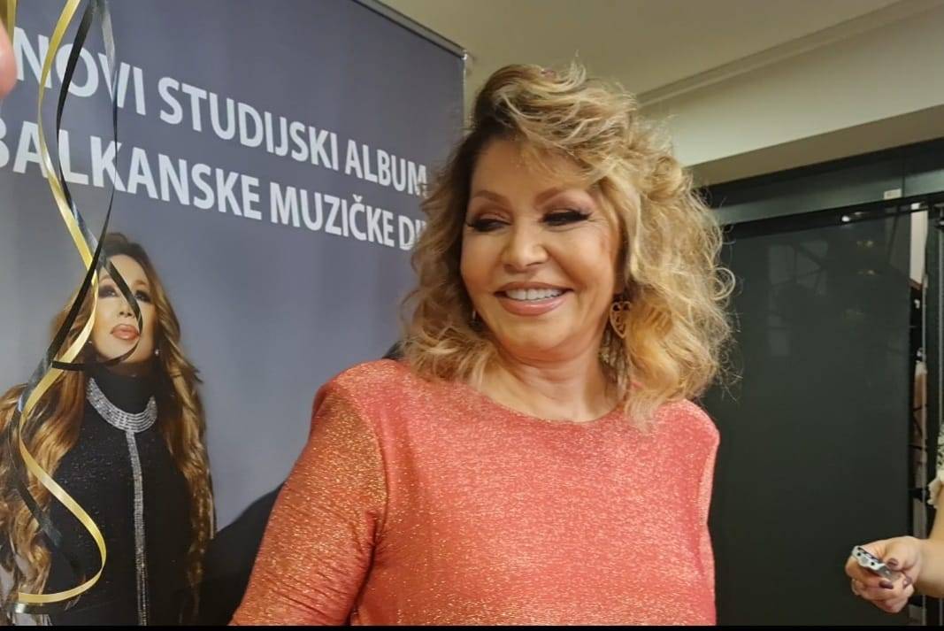 Neda predstavila NOVI ALBUM, pa se sa KNEDLOM U GRLU obratila svima (VIDEO) 2 04d86a3e5fbb88ad5bb640c731cc31ae20f52131