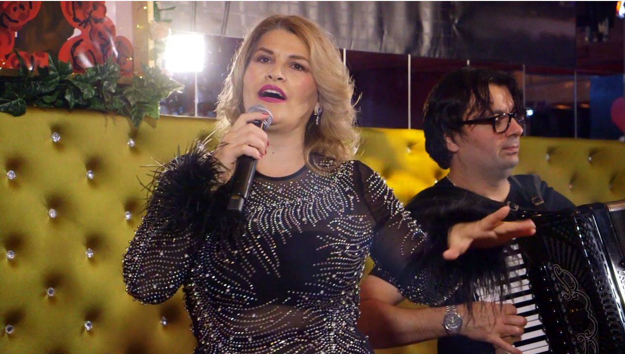 ODUŠEVLJAVA Lepa Rumunka obradila HIT Dragane Mirković (VIDEO) 2 05328959ebfeee1e69a94e474f4ca846f152150b