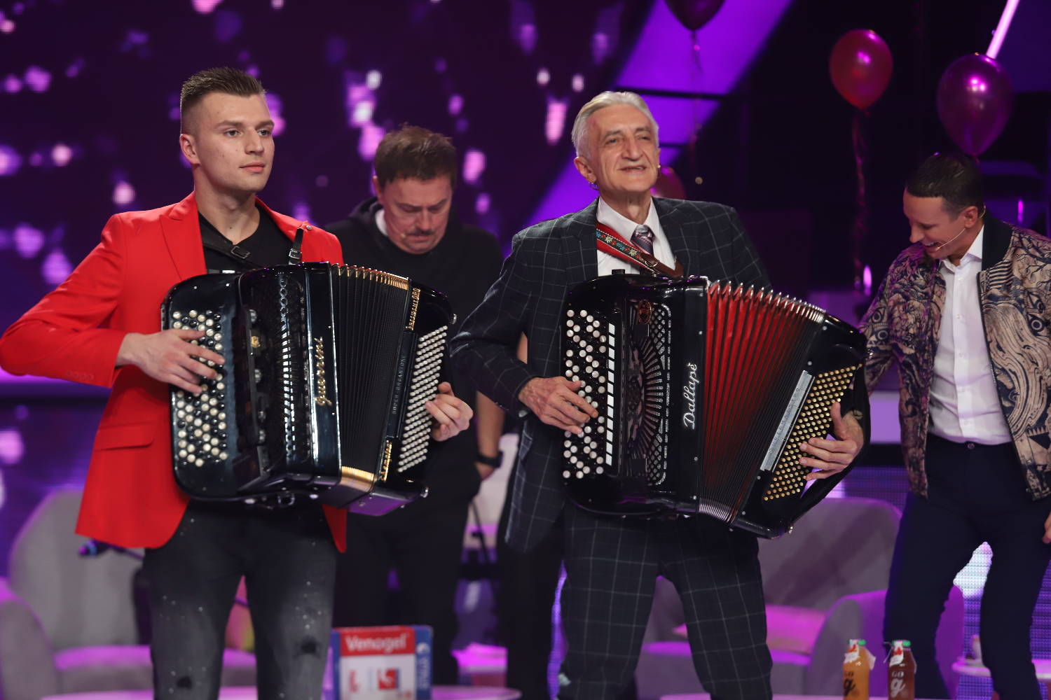 Naš harmonikaš otkrio kolika mu je penzija, evo koliko novca prima svakog meseca: "Nekima to bode oči" 5 09ebc4c749c10224b1520290094f584e924820c2