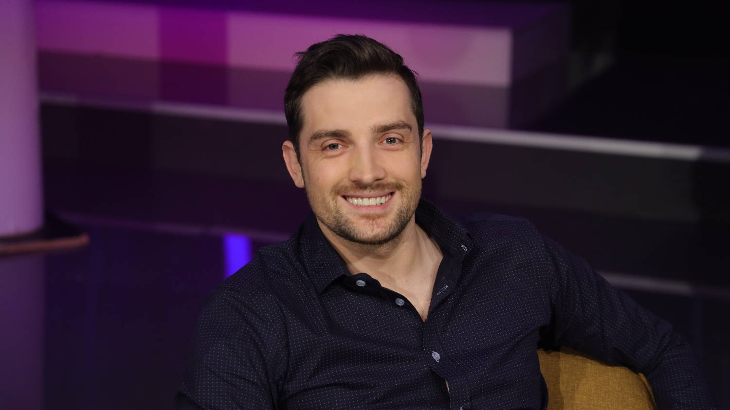 "Smuvao sam devojku za Novu godinu" Mirza Selimović o ljubavi i praznicima: "Bili smo u jednoj sobici, ložili smo peć, više nam nije trebalo" (VIDEO) 7 0ad00271ba9ab6505f71ac1d392efa5a4347413c