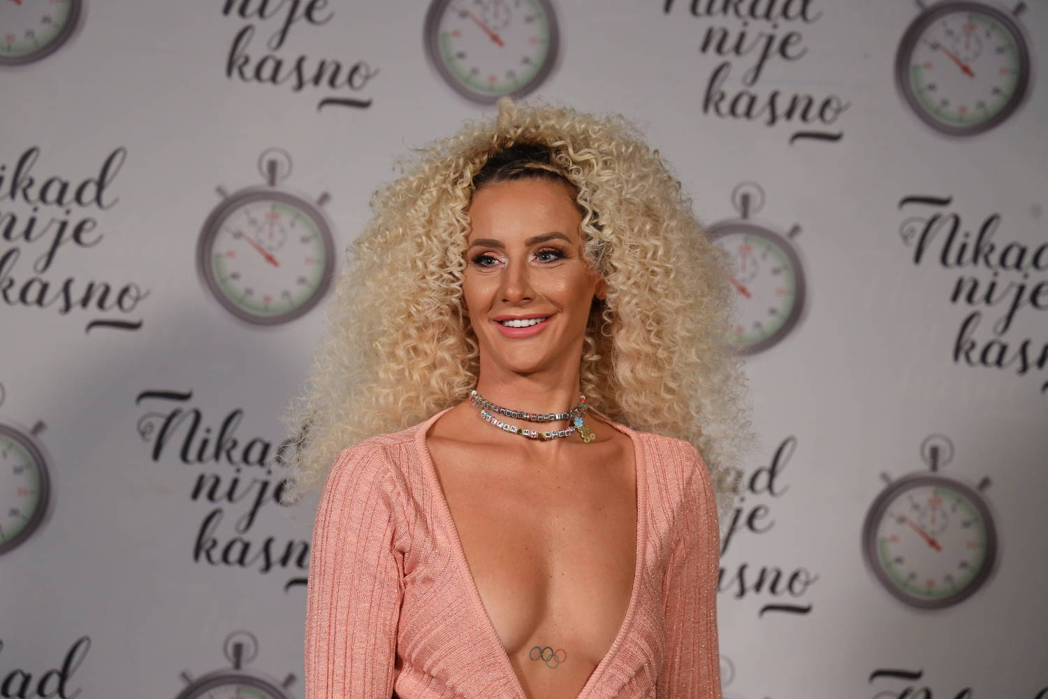Raskinula dugu vezu, pa krenula da zida: Milica Dabović pokazala kuću koju gradi u okolini Beograda, ovako protiču radovi (FOTO) 5 0b31c3c7b34bcca04ff7cc5f85ef704325588410