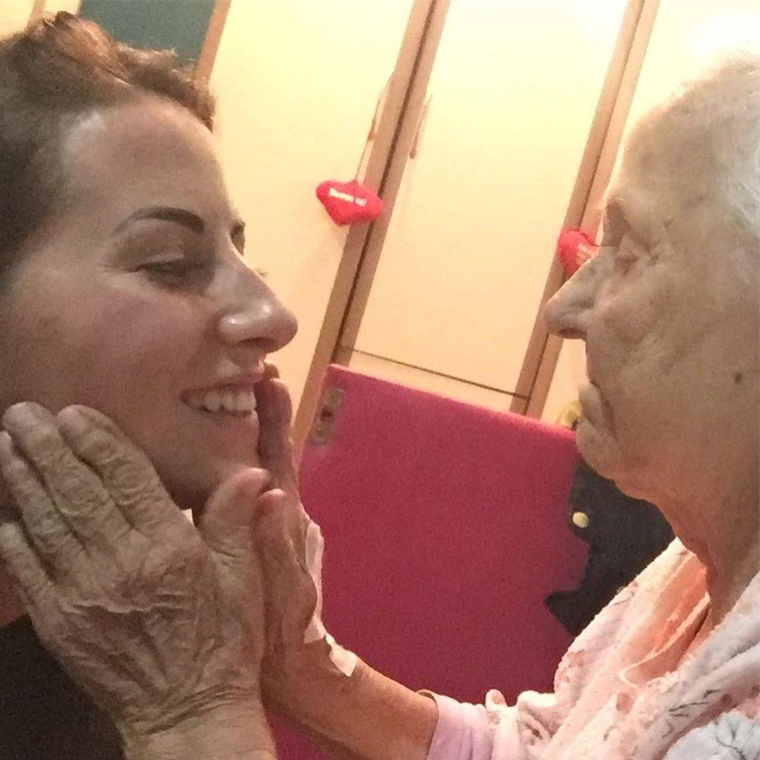 "Hvala ti za svako buđenje i teranje u školu": Cipka pokojnoj baki posvetila EMOTIVNU objavu, a njihove zajedniče slike će vas RAZNEŽITI (FOTO) 3 0e3bc7033e58dd324d994042037ae28f3b0e8e36