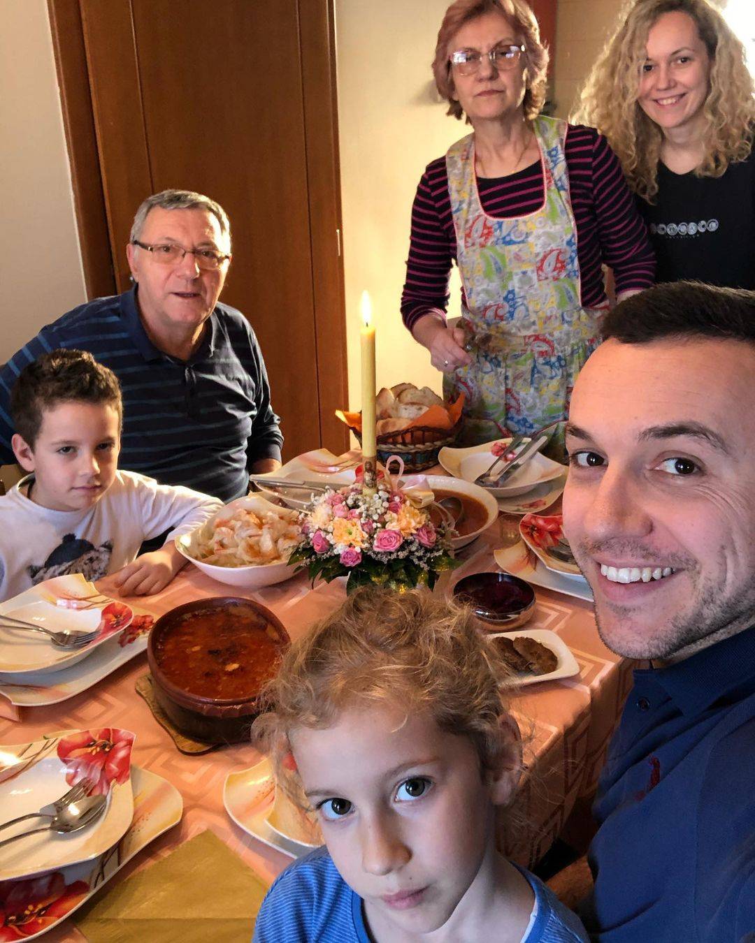 Da li je spreman za novu ljubav? Pevač nakon RAZVODA: ''Još uvek je sve druženje'' 3 0e79adc51f5c7ab6842c669609da87d32f5557a7