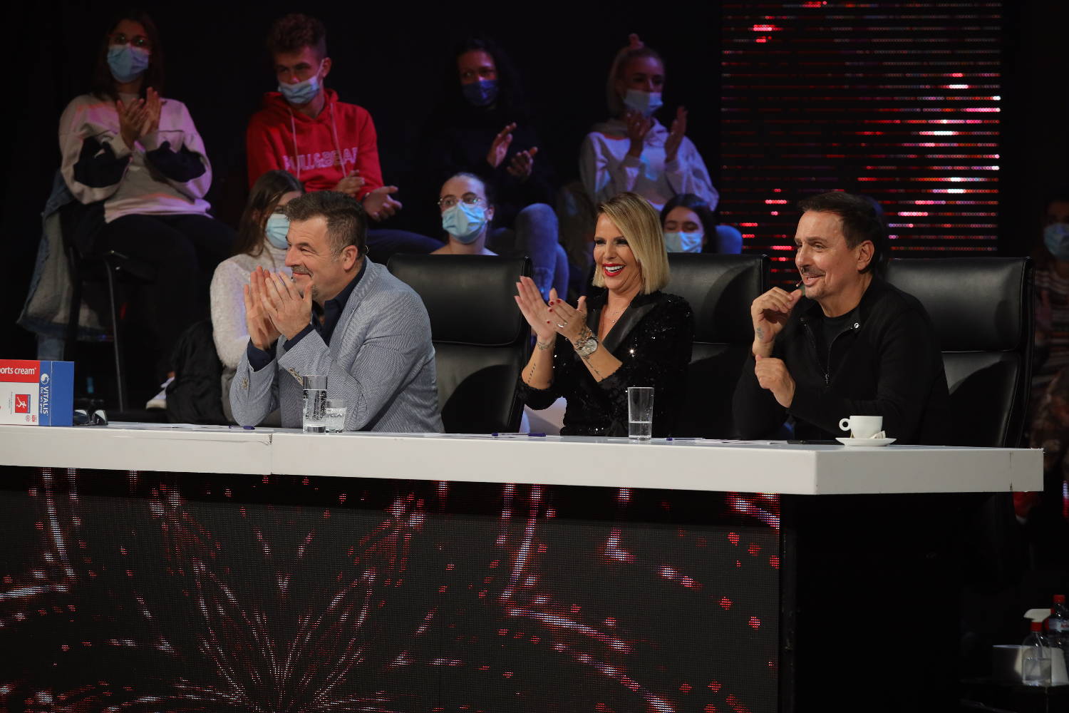 IZA KULISA: Dragana i Keba u epizodi: "OGLEDALCE, OGLEDALCE KO JE NAJLEPŠI?" (VIDEO) 2 0ea2f4fdf57054870780eb8d9aa0fb3526b3cc82