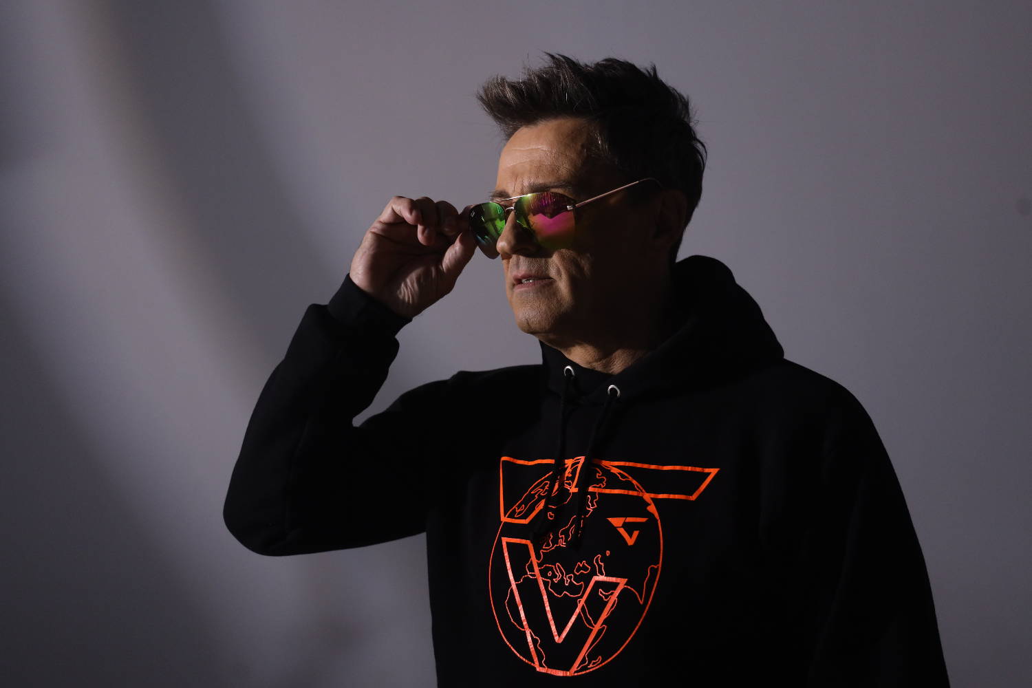 Pevač poručuje: ''Najbolje su ŽENE SA BALKANA!'' Zavirite na SNIMANJE SPOTA Nihada Alibegovića (VIDEO) 2 0f729113ddac2b93286d58510549bcb23ef91cac