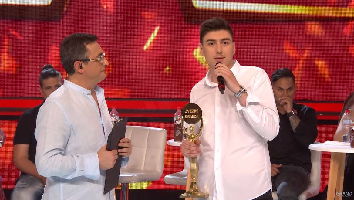 Zbog reči POBEDNIKA ZVEZDA GRANDA ceo studio U SUZAMA (VIDEO) 2 108d3cc8ba6c0de8456fbbdb9d2fa36775bb47cf
