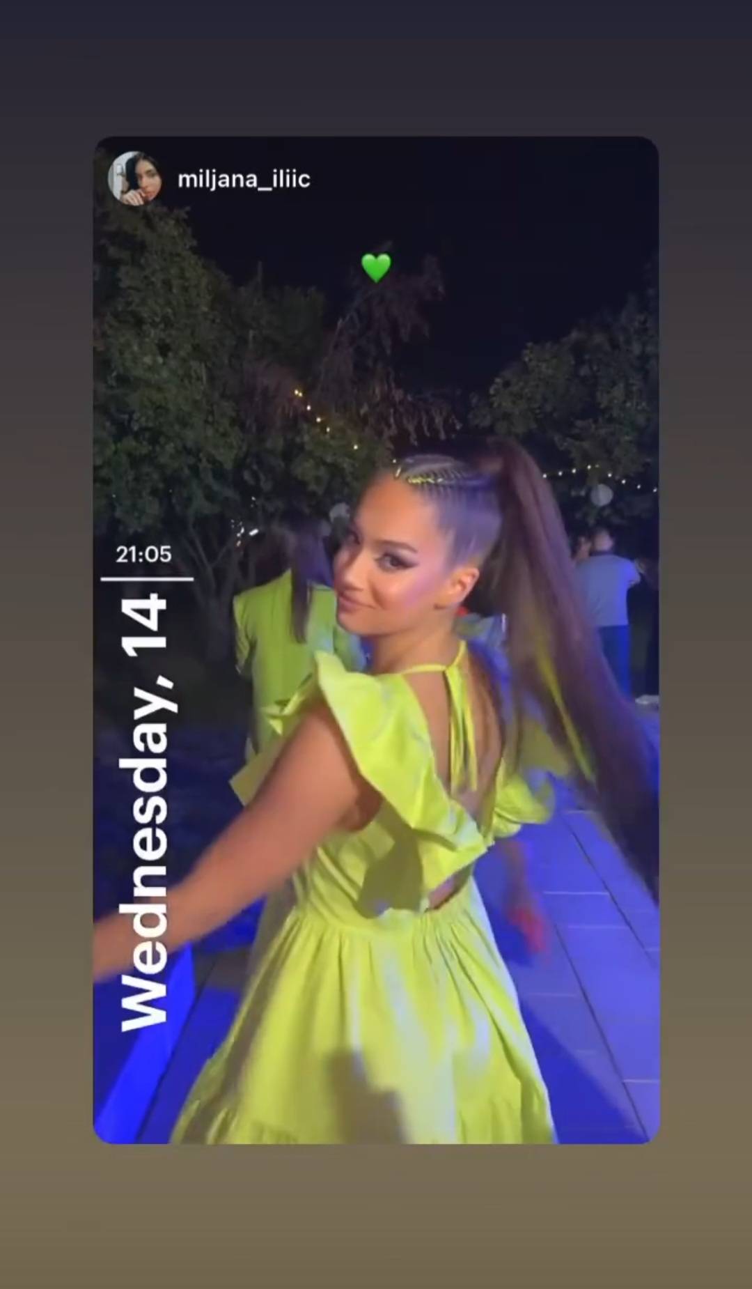 Zvezda Granda slavila u PATIKAMA, nije ispuštala MIKROFON na sopstvenom rođendanu (FOTO) 5 10902770dabf4f4c3265d2f24975d927e2542ae0