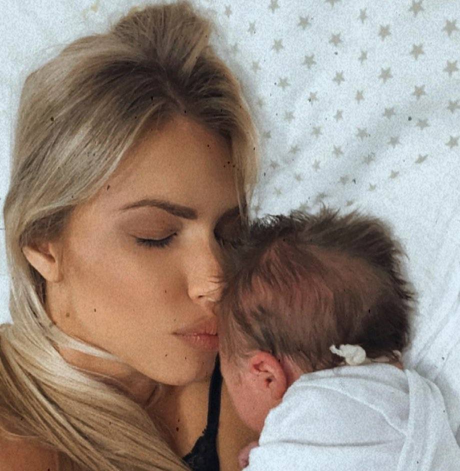U porodicu Polumenta STIGLA PRINOVA, a evo koje ime arapskog porekla će nositi (FOTO) 3 113baa85caecd14f4e075d09c5684f2989f3ee96