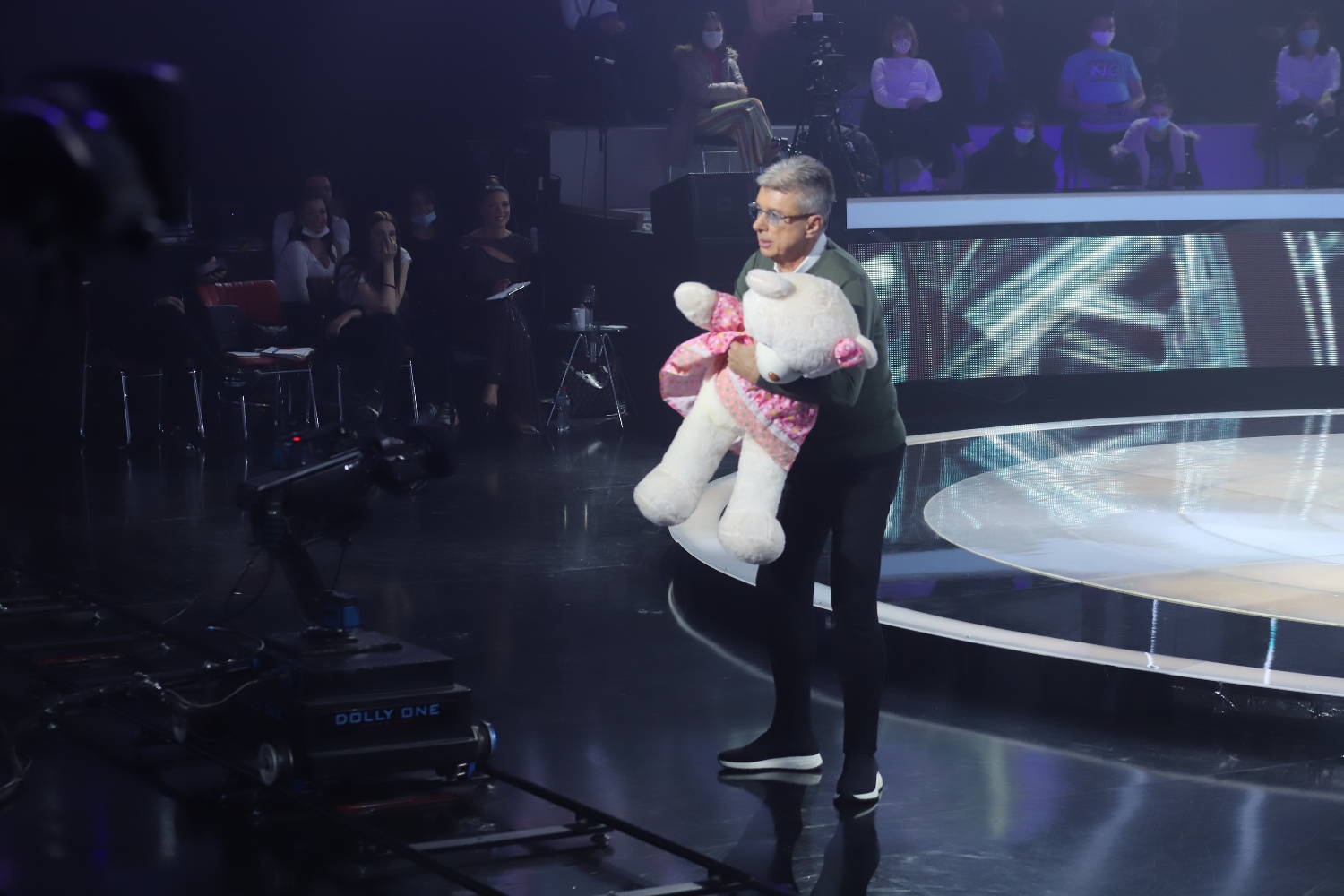 NEVIĐENO! Sanja UKRALA ŠOU, stari kandidati PUKLI KAO TIKVE A JK hvalila Milija! (VIDEO) 3 124f8b18a9cc70252cd5c6d491b52271360b7d2a