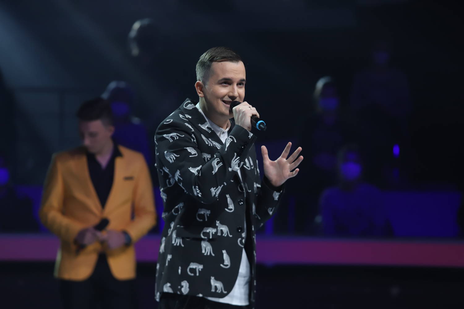 "UA, NAMEŠTENO": Mentor se bunio, a kad je takmičar počeo da imitora Mila Đukanovića, svi su OBORENI S NOGU 2 1398d7fab1343708976958ba6d63a60f0f7fe35c