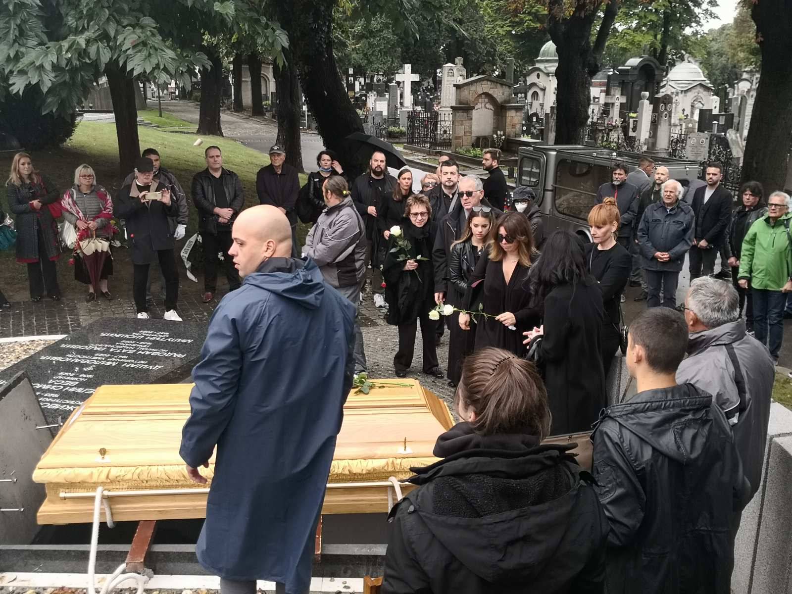 Posle smrti oca i zaleđenih odnosa sa sestrom, oglasila se Kristina Kovač: "Splet groznih osećanja, SVE JE JASNO" 3 146d494b2a4f7c227c3bbb402da17b5ad4ad3c6b