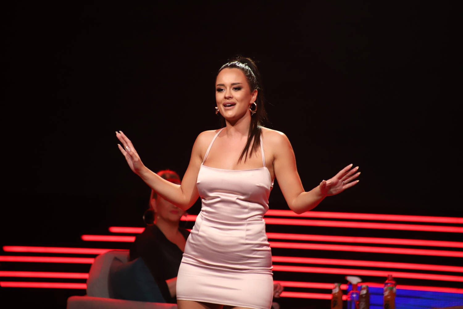 Tijana Em ODLEPILA za dečkom na bazenu, a zbog NEOČEKIVANOG PRIZORA umalo se nije srušila 2 15336307ebdee5f03cc1640d70d7423ec53ff71e