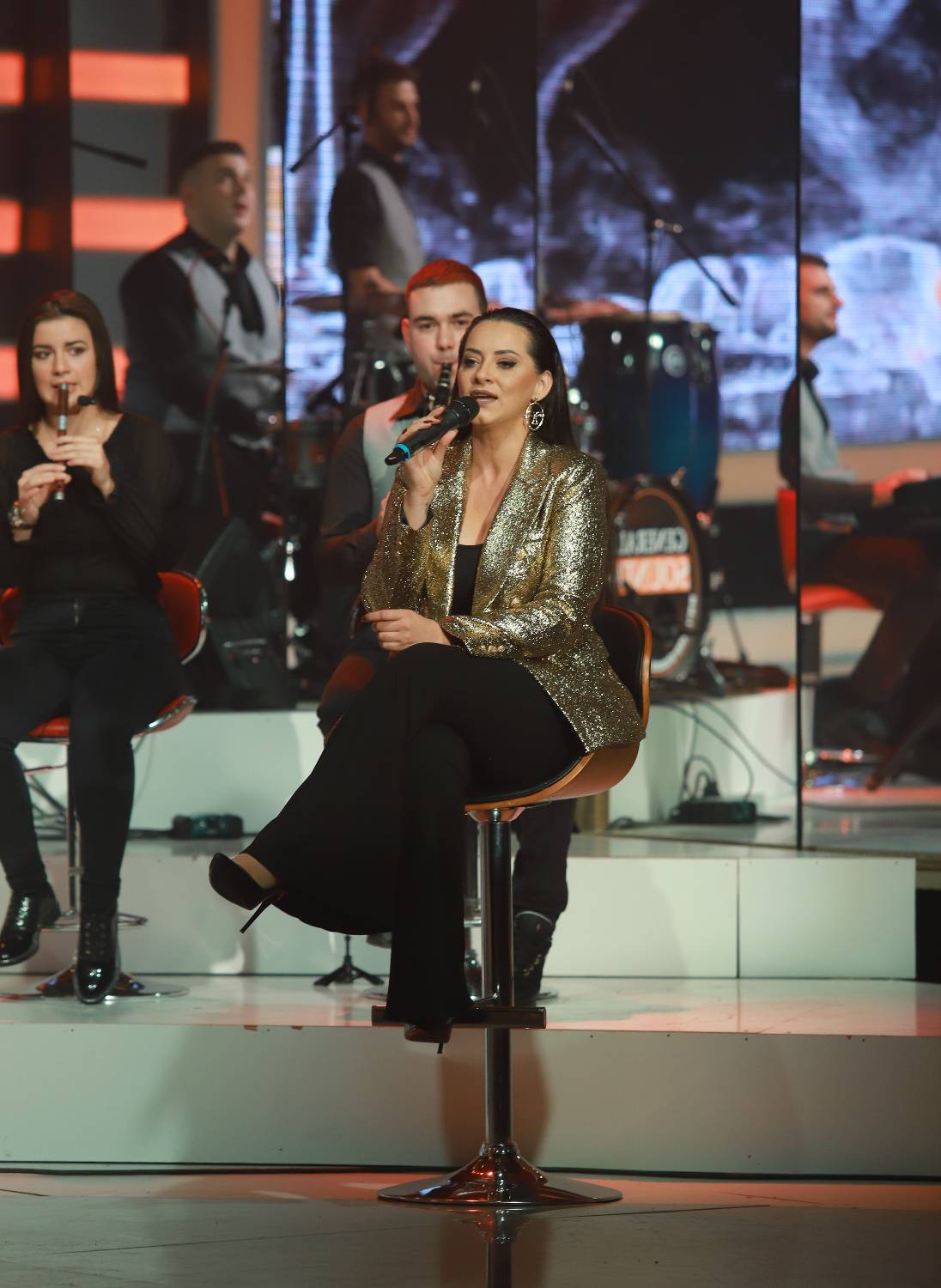 IZNENAĐENJE Aneta Micevska predstavila pop pesmu "Naivna i glupa" (VIDEO) 2 15f26ebe908ed7e1146329b1ea13bbd9fca5a3f7