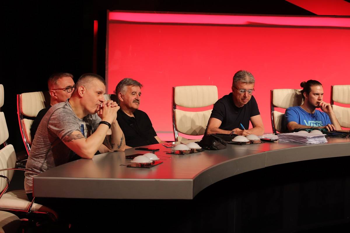 OGROMNO INTERESOVANJE Na stotine kandidata se prijavilo na audiciju za novu sezonu, studiju NE MOŽE DA SE PRIĐE (FOTO) 3 16fad6840fc95b7d56e390a135a679a3aedc817b