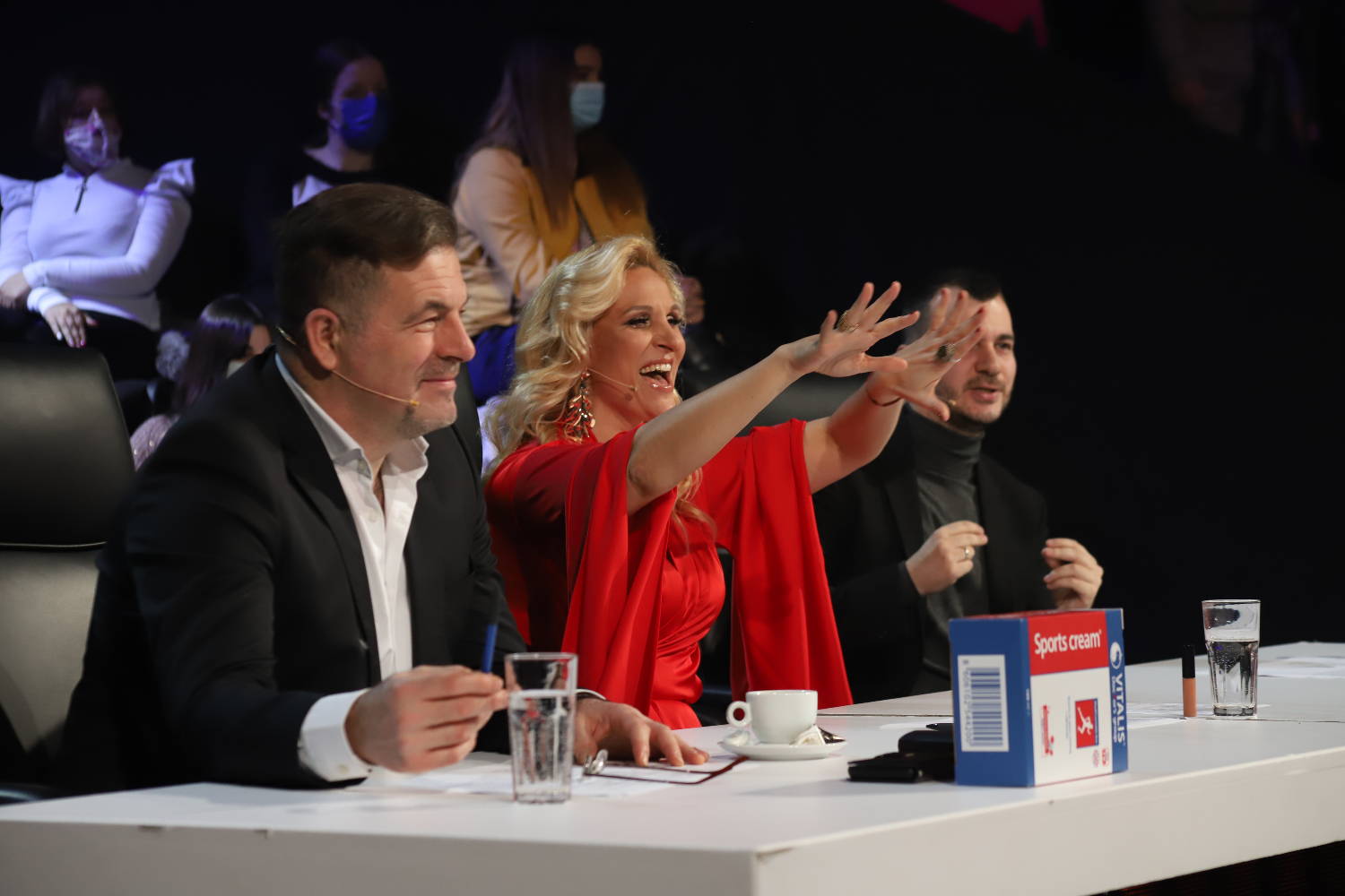 Studio pretvorili u PODIJUM ZA PLES, podrška takmičara bila NIKAD BOLJA (VIDEO) 4 18c00169d819433d8d56fb978700747719a88d62
