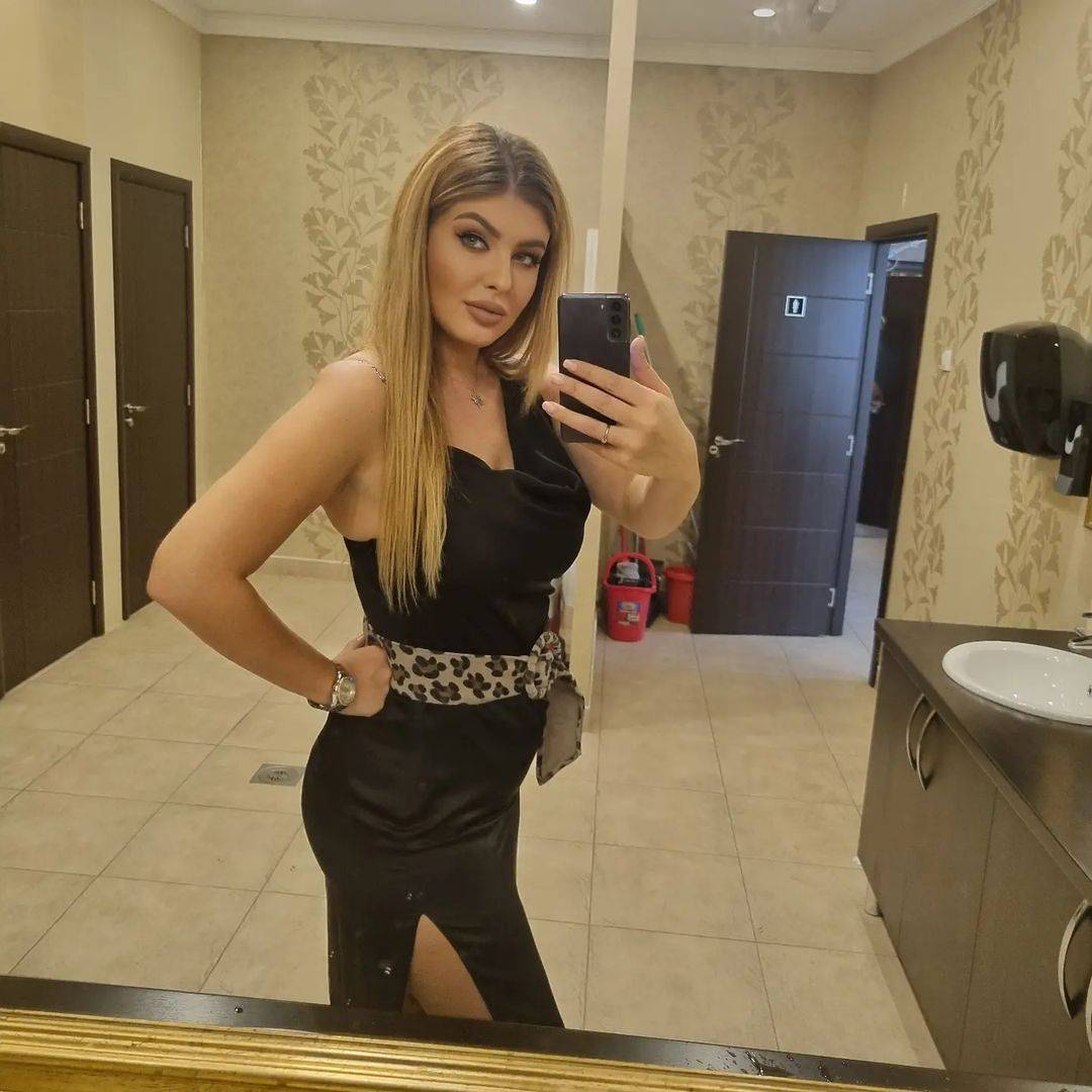 Zvezda Granda jednim selfijem OTKRILA SVE O TRUDNOĆI, a komentar njene koleginice je HIT 3 192d233302f0aa3eb4e107fd1754026c859cb688