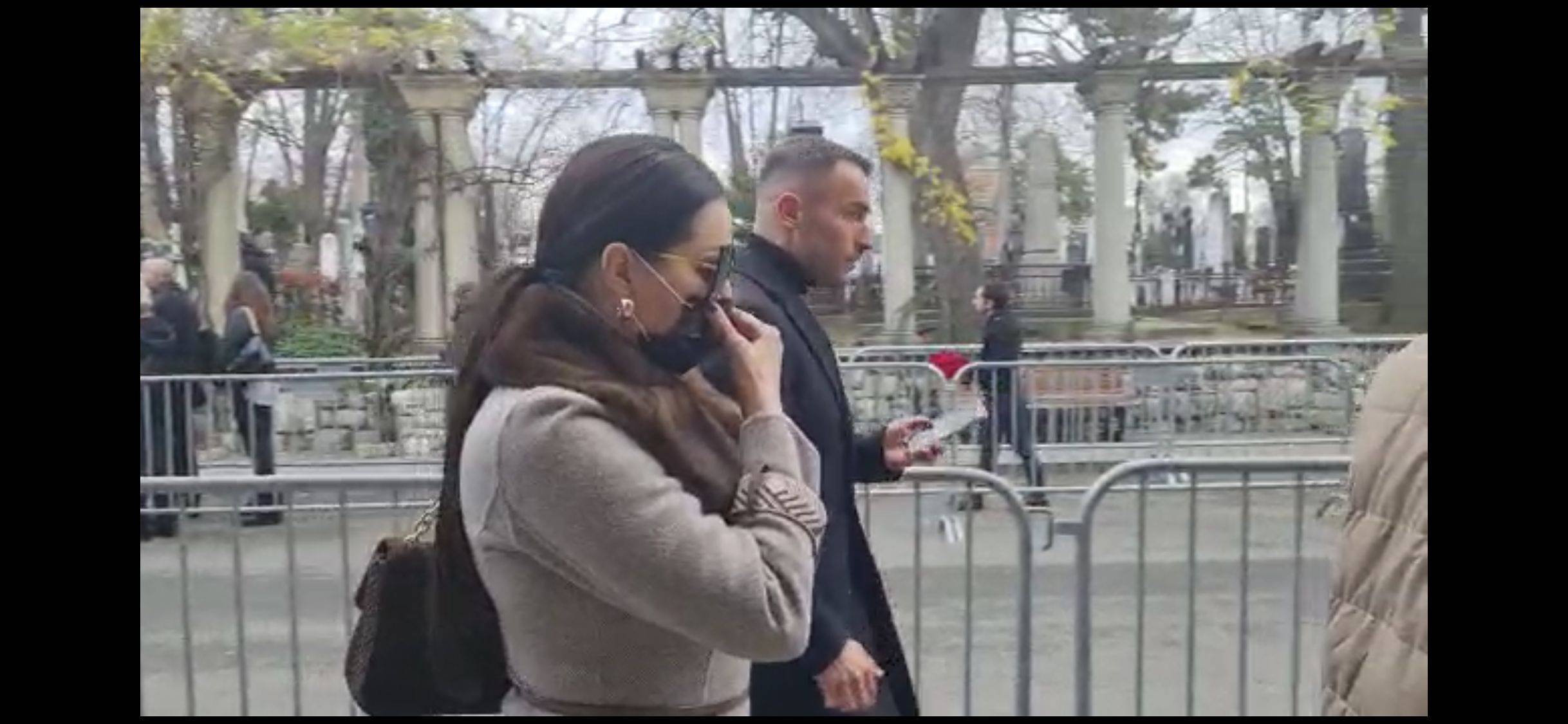 TUŽAN PRIZOR SA NOVOG GROBLJA: Bekuta skrhana bolom, jeca pred kovčegom (FOTO + VIDEO) 6 19816df900b9a5b2bcb99625d096e47d7e81f6b3