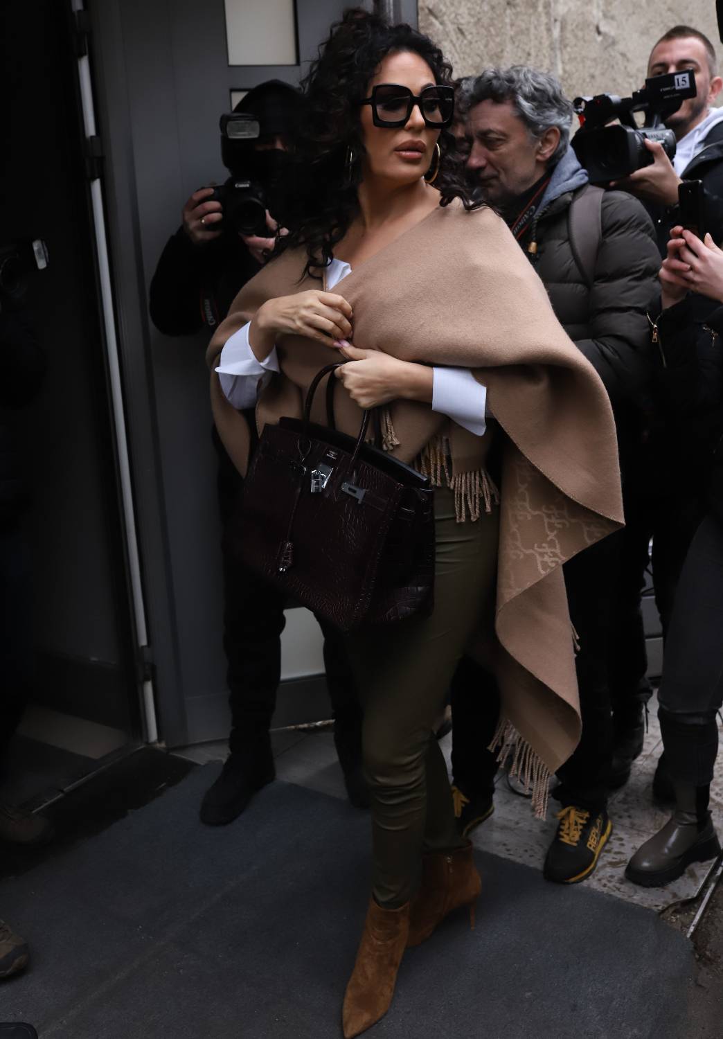 Ceca PROMENILA IMIDŽ, uporedila sebe sa POZNATOM GLUMICOM (FOTO) 3 1ad3e25077ad73b5f52084afa07114ba7b0ca517