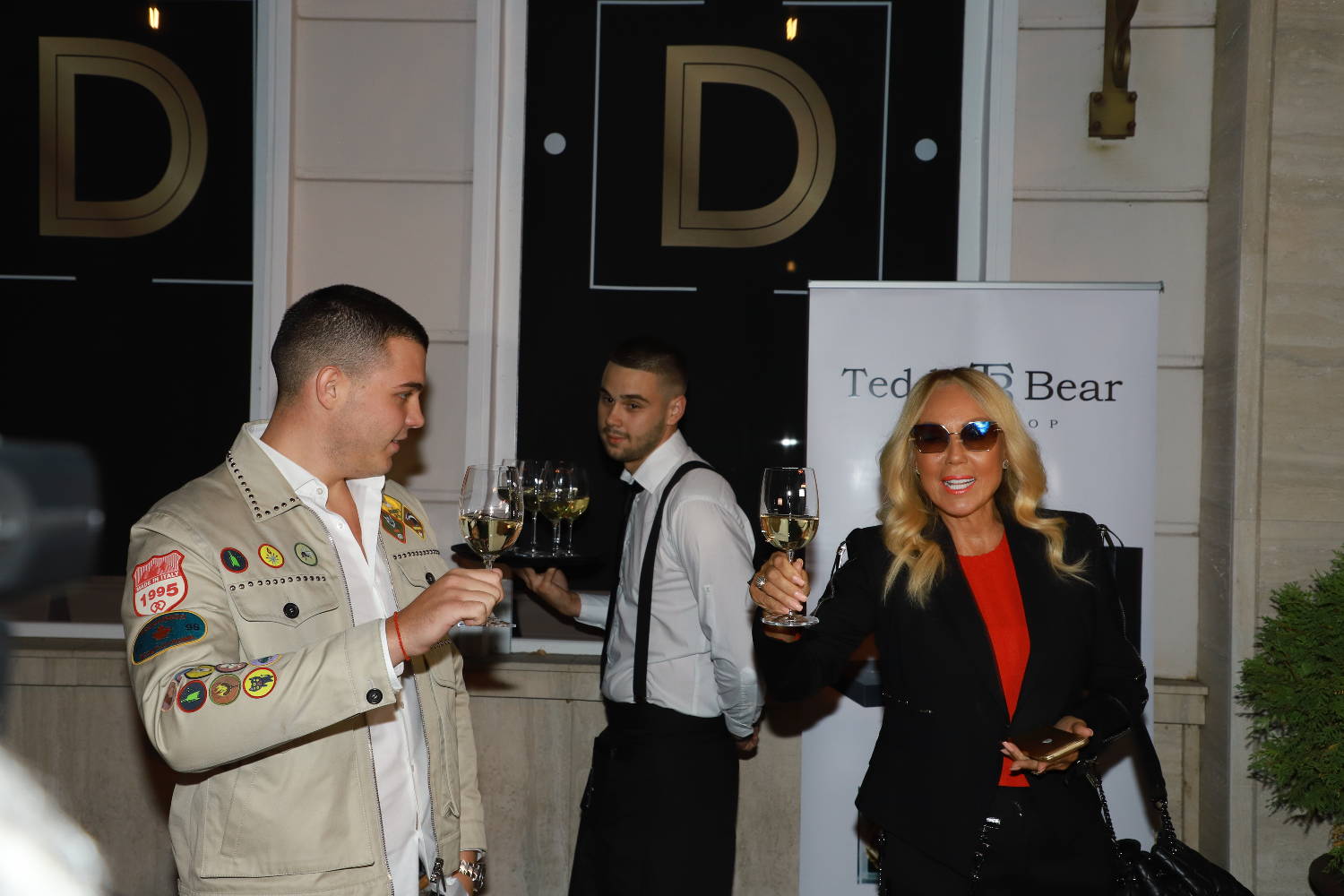 KAD ŽIVOJINOVIĆI SLAVE: Brena i Stefan podržali Viktora na otvaranju druge sezone restorana "Dardaneli" (VIDEO) 3 1bfcfd9e56e79db7af25f7646dbcf5c1d99fb66d