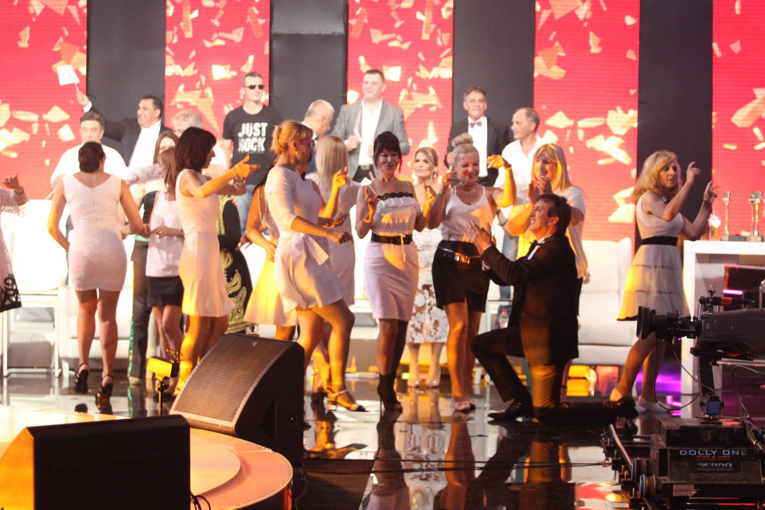 UŽIVO FINALE NIKAD NIJE KASNO: Ko će odneti pobedu? (FOTO) 10 1d3ede87fab36d48e4871fc9b9e1ee2aad918a7b