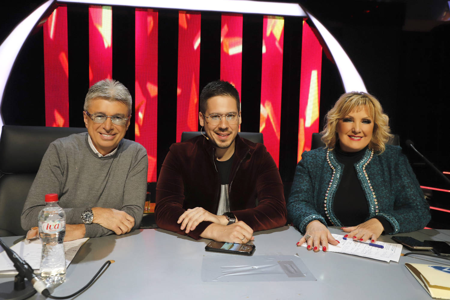 KAKAV POVRATAK NA MALE EKRANE Žestoka BORBA mentora, ali jedan član žirija večeras nije slavio (FOTO) 6 1eb546ba5e90924729e07d36c897bde8bddc35e4
