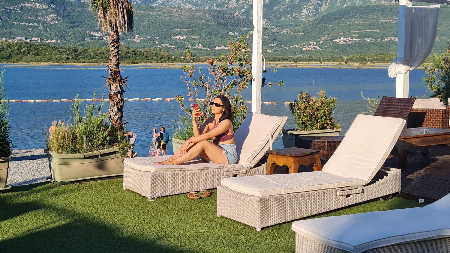 OVO NISMO OČEKIVALI: Zvezda Granda SE SKINULA NA PLAŽI I POKAZALA SAVRŠENO TELO (FOTO+VIDEO) 6 208486cf368c31cd78498f20d5a19cd3428cbb46