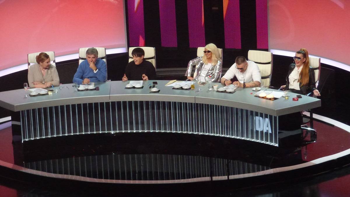 I TO SE DEŠAVA: Panik taster se čuo samo JEDNOM, a u ovoj epizodi prošlo je NAJVIŠE takmičara od početka sezone (FOTO) 2 23f6dc30a90b675a629808b0745067ac2ae4e340