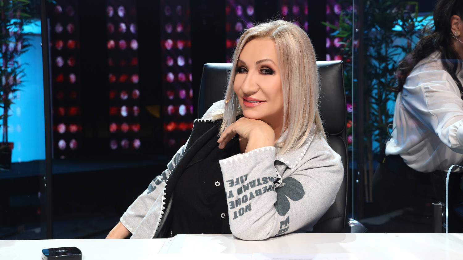 Na nagovor KUĆNE POMOĆNICE snimila je SVOJ NAJVEĆI HIT koji je bio namenjen Vesni Zmijanac 4 2527be167eca9643b3f69c3e24c775e211acc615