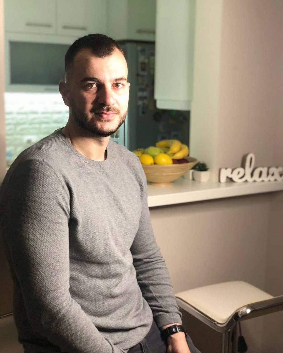 Pevač drastično smršao „Nisam smeo da se fotkam sa 100 kila, a sad se hvalim“ 4 252f20ed2138894b564db4a86b9047d777b3704f