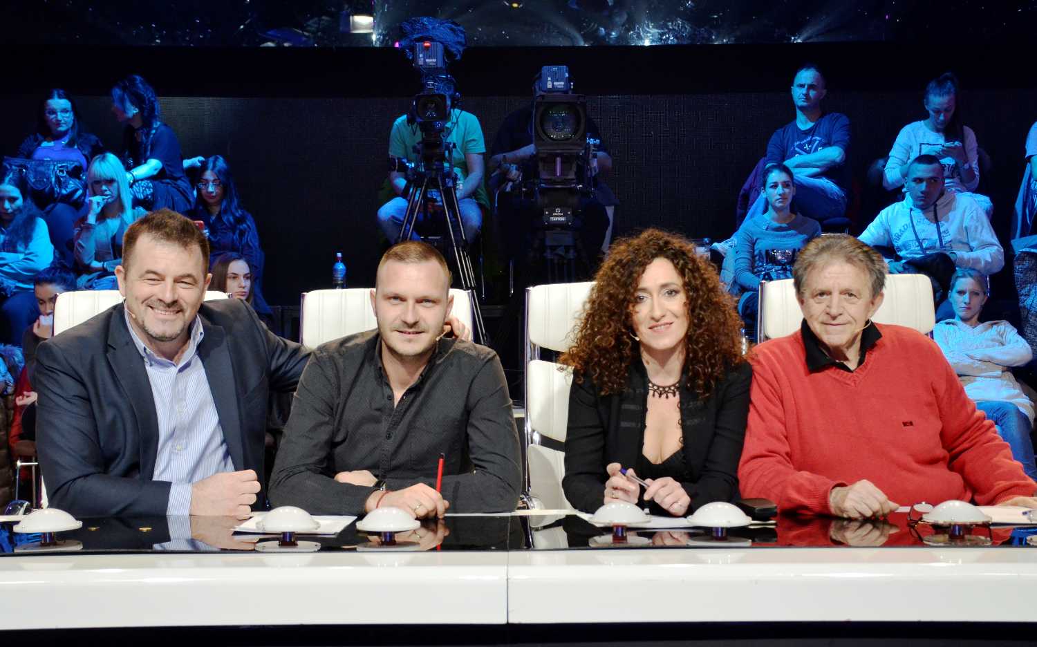 SPREMNI ZA ŠOU: Oni večeras sude veteranima (FOTO) 2 255f3ae25e11b9d964d788b45bf7527ec0968a30