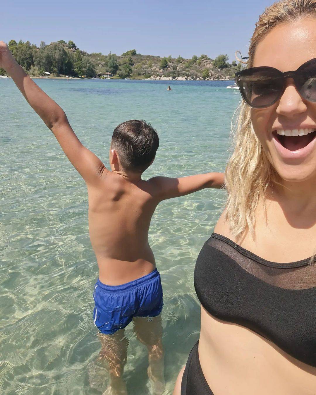 Lena Kovačević ZAVELA GRKE pa podelila nesvakidašnju SITUACIJU SA PLAŽE (VIDEO) 4 27d43d23c396ab9258053ecc4c40ce6dd373ee4a
