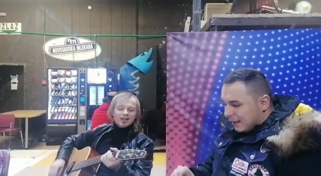 KAD BOSANCI naprave ŠTIMUNG NA SNIMANJU: Bubi i Emrah zapevali Merlinov hit (VIDEO) 3 28133be5714f3cf72f2af1ed578ea4cda73d2093