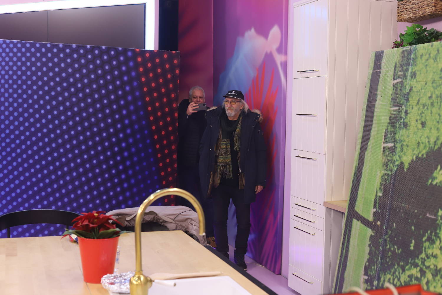 ''Ovo mi DAJE SNAGU da radim još sa vama'' Grandov fotograf u SUZAMA nakon ŽURKE IZNENAĐENJA (VIDEO) 3 2c0cac9f84bd79531196ca95166155e8505cb31f