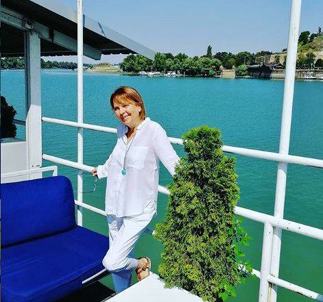 Radost u domu Bilje Krstić: Pevačica se odmah oglasila i pokazala mlađu ćerku (FOTO) 4 2d7c875e66880c62c991bfa435a07b87eb0092dc