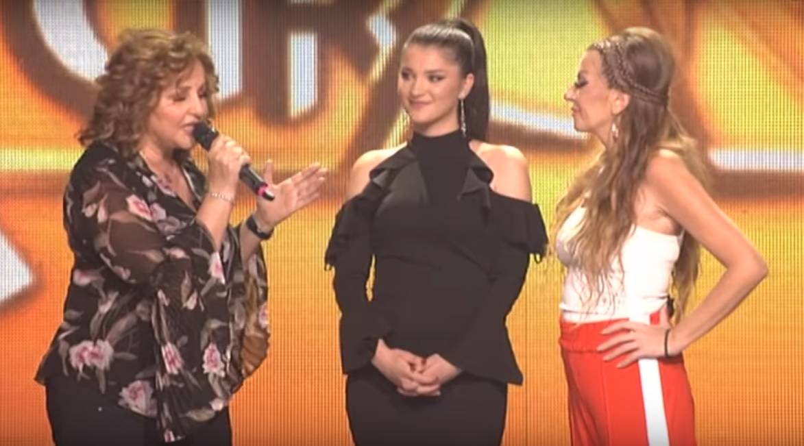HAOS Posle svađe Viki i Ana se takmičile u pevanju, a pobedila je... (FOTO) 3 2da962aacfa7ce5b0c438db8ed51c6b705b16284