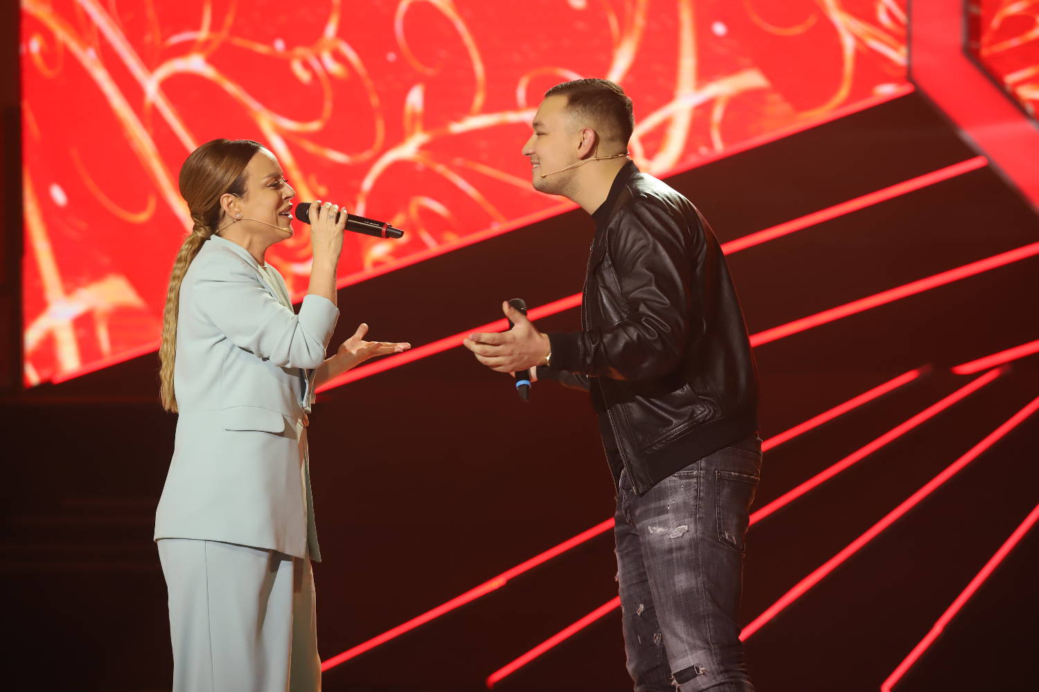 OVO MOGU SAMO SLAĐA I UROŠ: Uživo pevali u emisiji, Žika preplavljem emocijama: "Ljubav pokreće svet" (VIDEO) 2 2dd2359678bb2d36c96e1814cca6bce5adbc71b6
