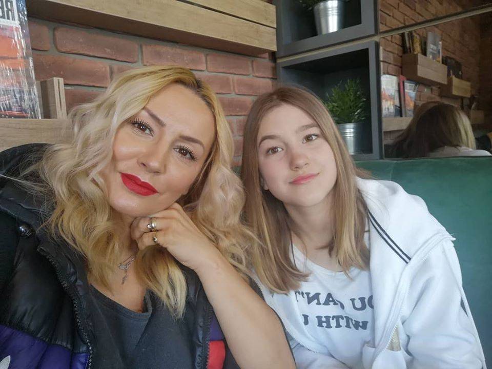 ZAVRNULA SLAVINU Goca Tržan otkrila koliki džeparac daje ćerki pa objasnila "Ni nama ne padaju pare sa neba" 2 2ddf2fb7e71128f7800c56860dcd64f6414ad6a7