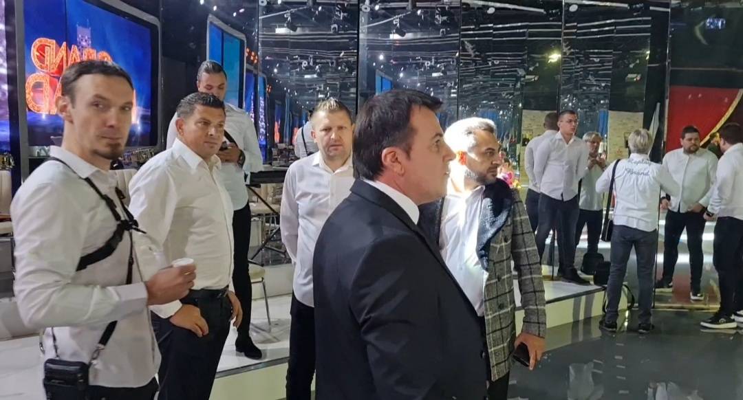 IZA KULISA GRAND PARADE: Sanja PUCA OD LJUBAVI, Tihomir od nervoze (VIDEO) 4 2df27061b021b00db89aec92ff044edc04c0d105
