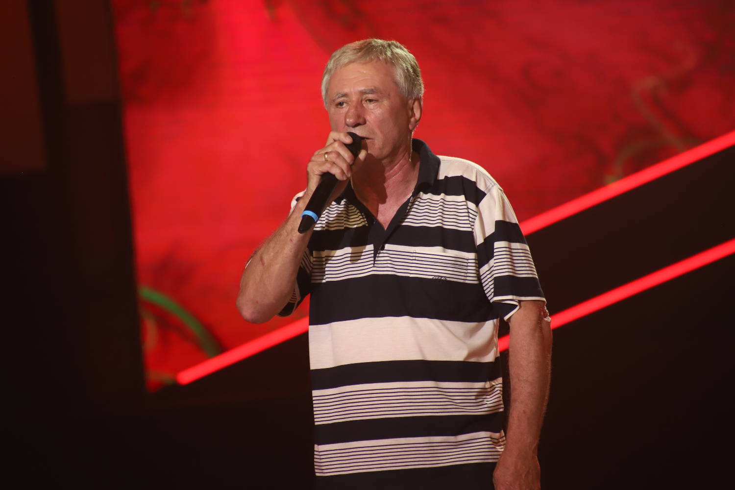 Mile Kitić LJUBOMORAN? Takmičar oduševio sve, pevač u šoku: "Otkud ti ta snaga?" 2 2f3c18fc2b6dfa72044ea7692a1864703cee5f26