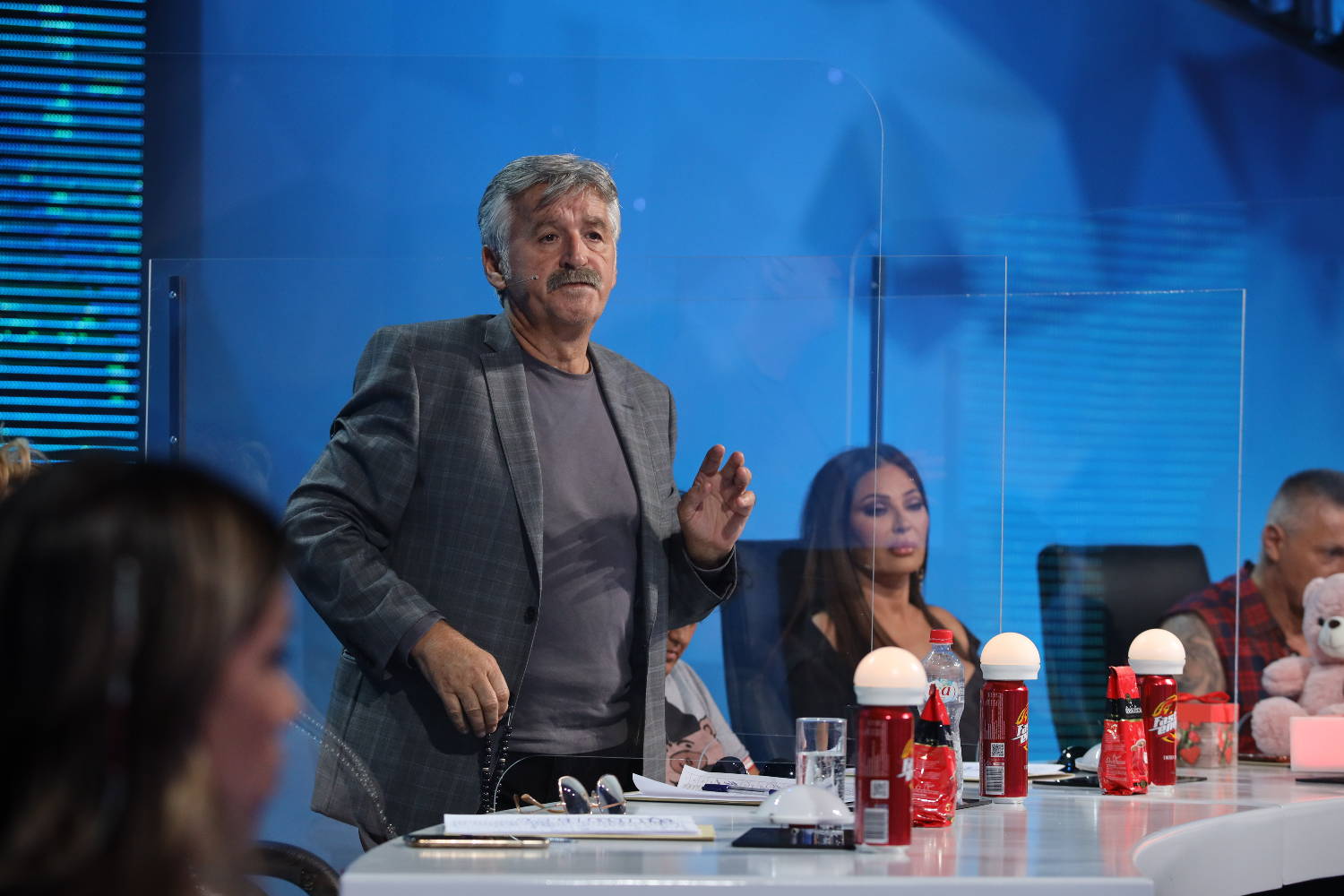 OD KOGA JE DOSTA JE: Bosanac uzeo kandidata pa poručio: "To je to od mene" 3 30f0db52296872291c4d56ac3afdc005791abf04