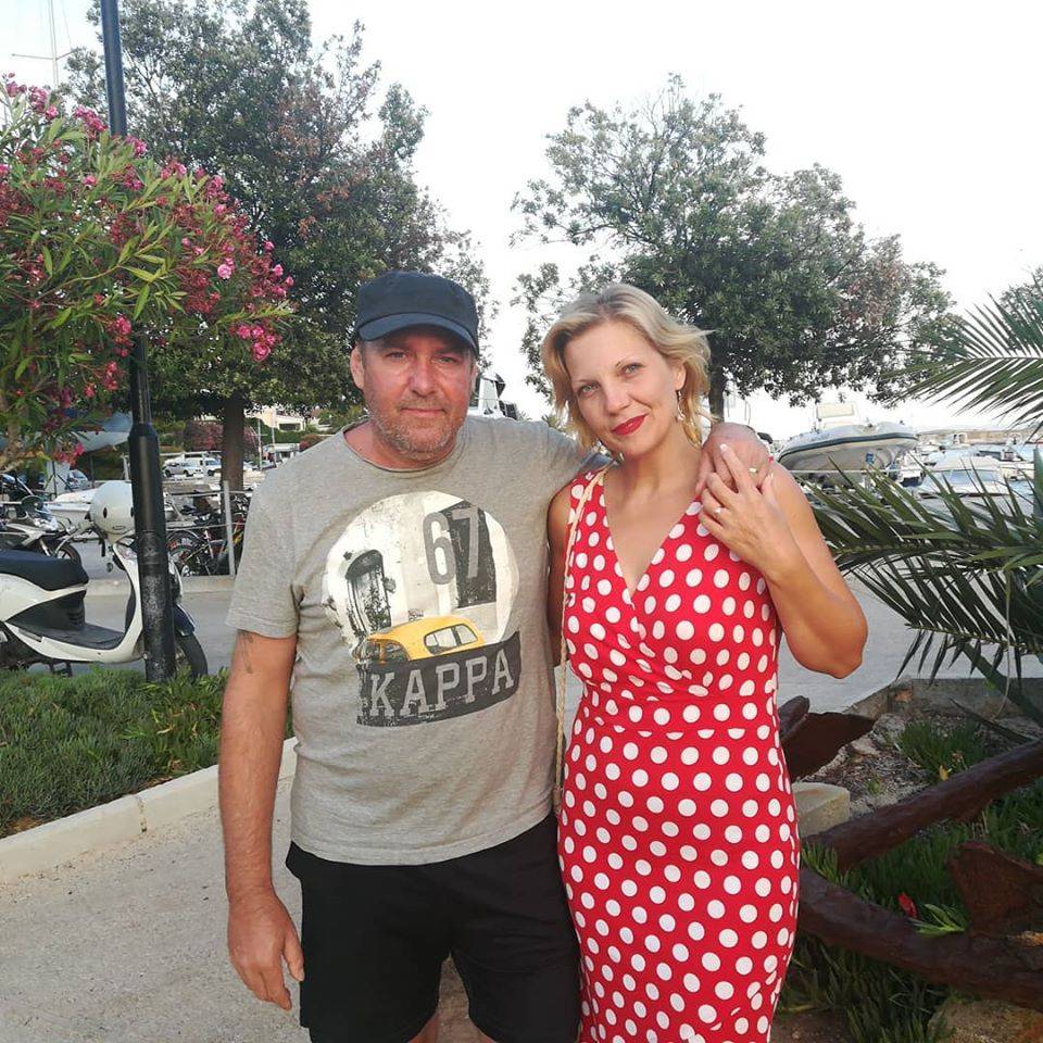 NJU VOLI VEĆ DVE DECENIJE Marko Žigmanović i njegova supruga danas slave godišnjicu braka (FOTO) 7 322152d4c2bb1d17aaf088e712afcfb2ed26a24a