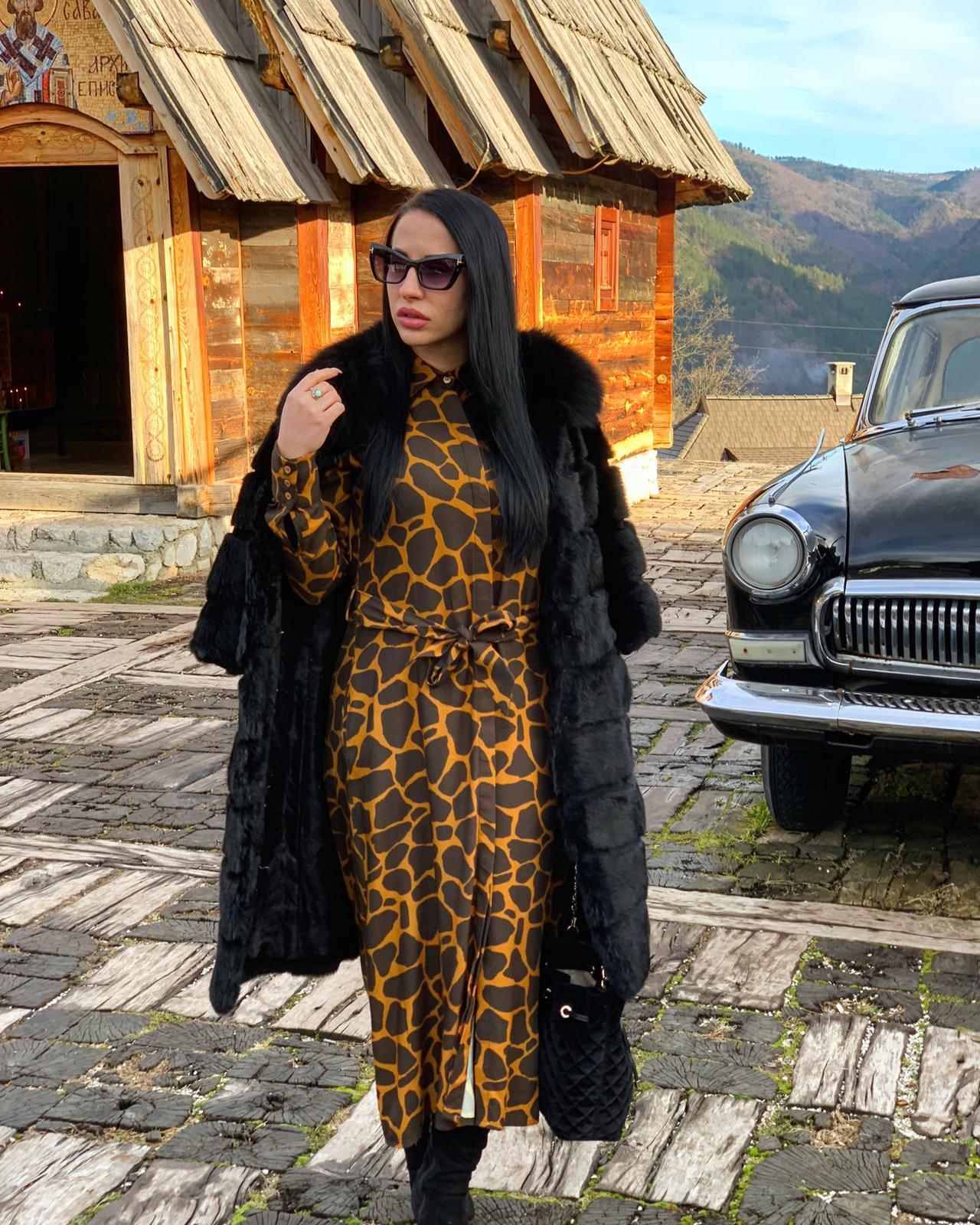 Najluđa noć kao nikad do sad! Cipka odmara na planini a evo KO JOJ PRAVI DRUŠTVO (FOTO) 3 33aba4460a6a7691a9a3d5171a6aa84e64fcd18b