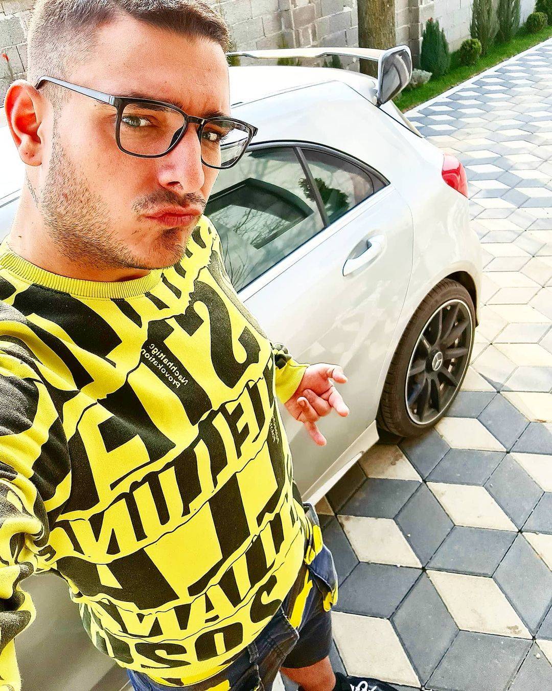 "SPUSTIO SAM SE NA ZEMLJU" Darko Lazić šokirao izjavom koliko novca troši mesečno! 2 347a2c188d4b23cb69baea97138b1f359c130a02